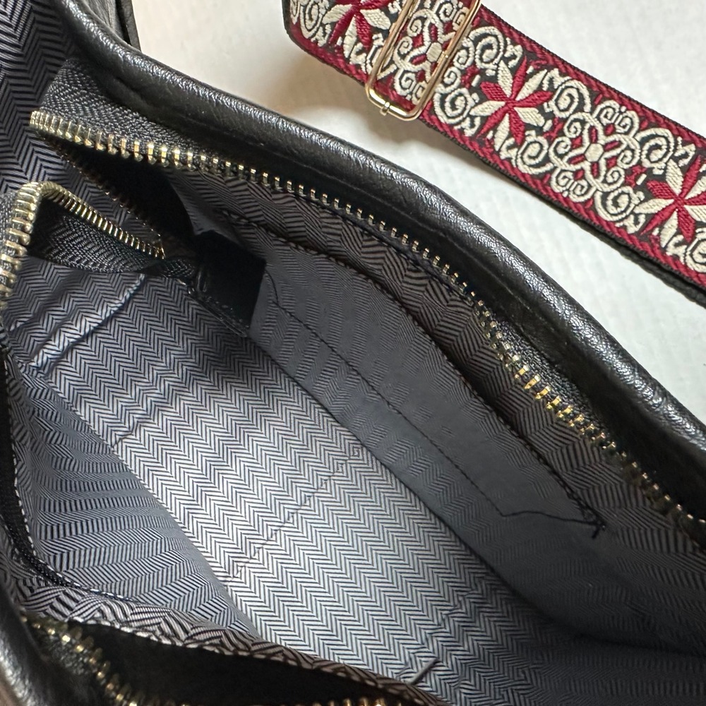 Le Miel Black Vegan Leather Crossbody Messenger Bag Embroidered Guitar Strap NEW - Picture 11 of 15